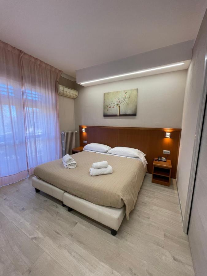 Hotel & Apartments Rinaldo Borgomanero Bagian luar foto