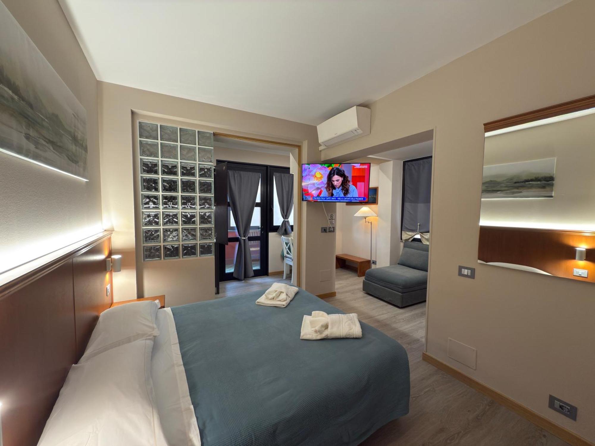 Hotel & Apartments Rinaldo Borgomanero Bagian luar foto