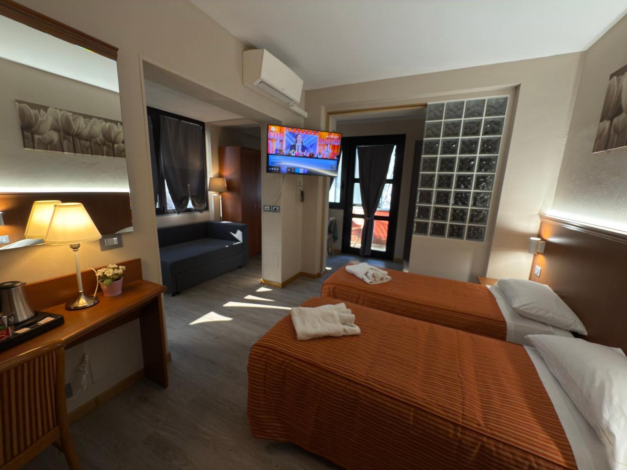 Hotel & Apartments Rinaldo Borgomanero Bagian luar foto