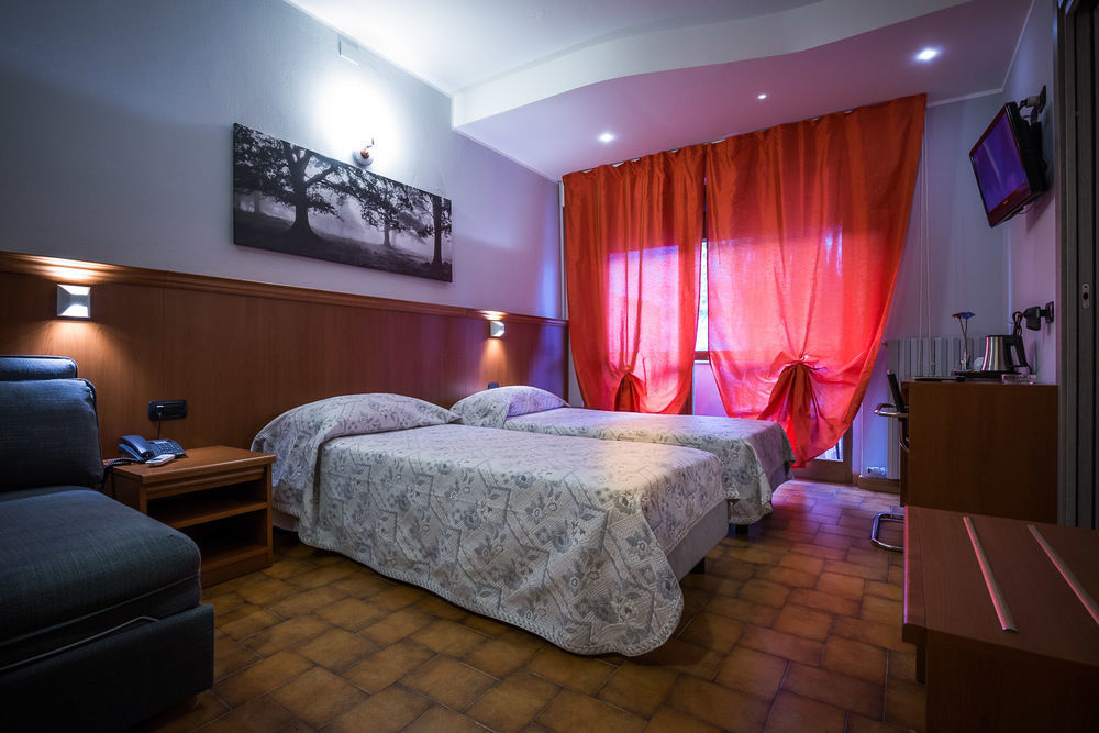 Hotel & Apartments Rinaldo Borgomanero Bagian luar foto