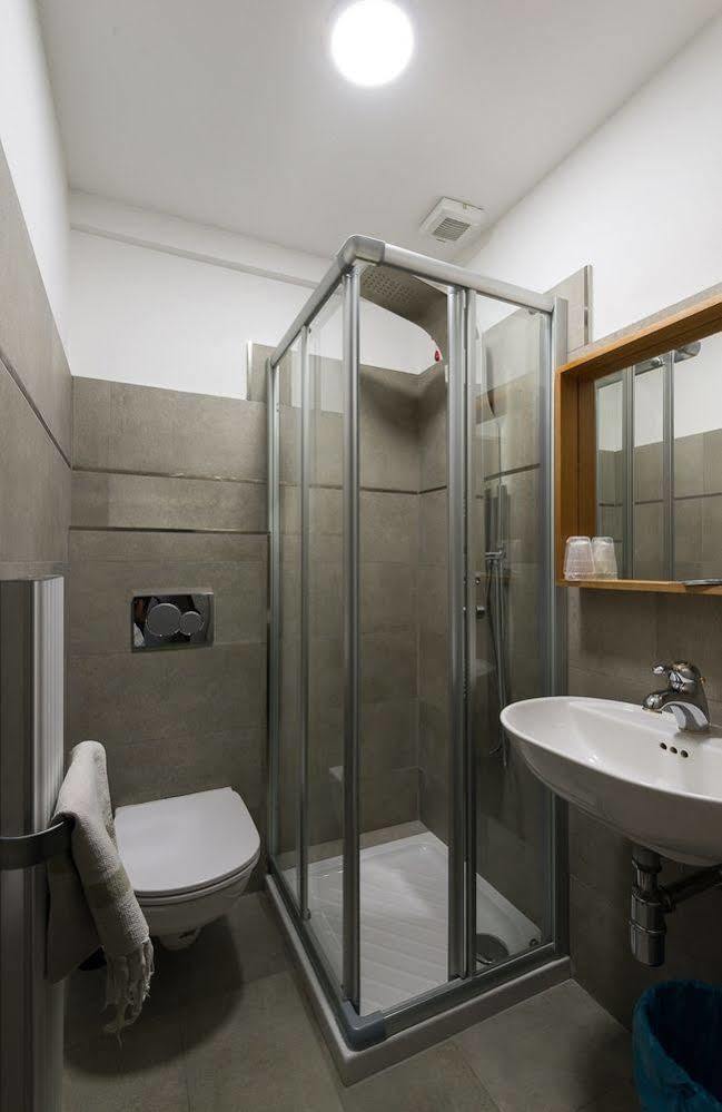 Hotel & Apartments Rinaldo Borgomanero Bagian luar foto