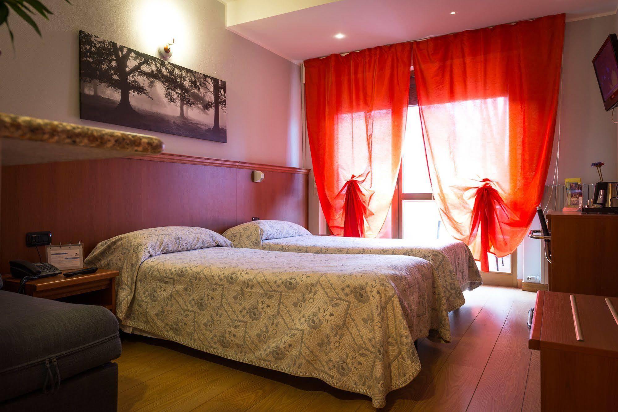 Hotel & Apartments Rinaldo Borgomanero Bagian luar foto